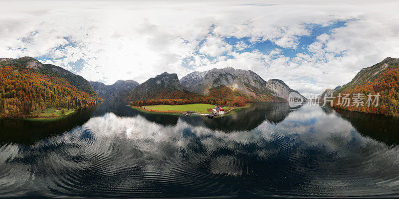 360 × 180度球形(等矩形)空中全景，秋天的国王湖和伯希特斯加登国家公园，德国。